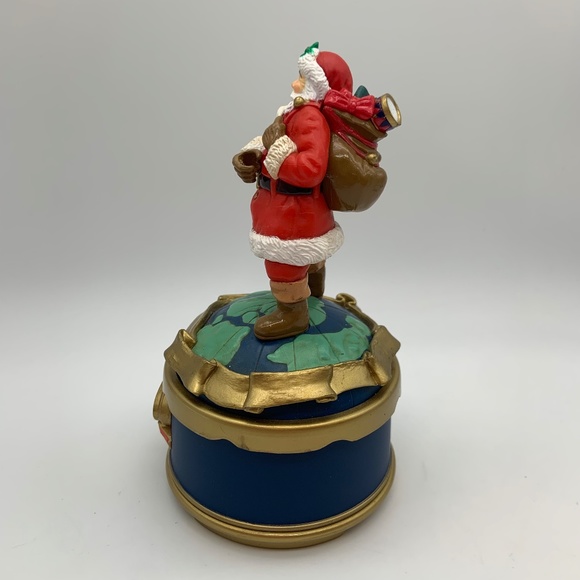 Vintage Coca-Cola Santa Claus Delivering Presents Christmas Spinning Music Box - Picture 8 of 13